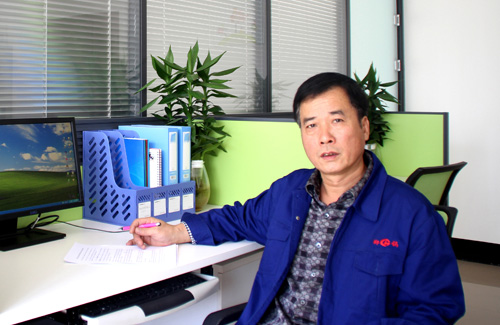 【鄭鍋人(ren)物(wu)】隨劉紹(shao)清(qing)看鄭(zheng)鍋(guo)金(jin)牌(pai)安(an)裝服(fu)務(wù)