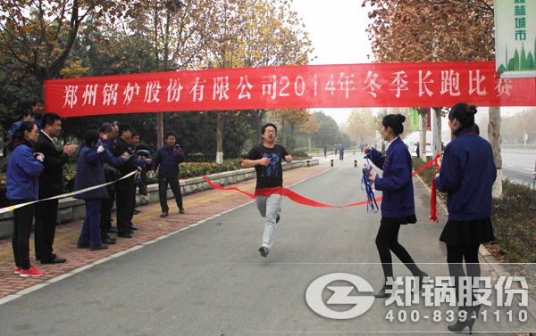 第(di)一(yi)箇到達終(zhong)點(dian)的長跑猂(han)將(jiang)