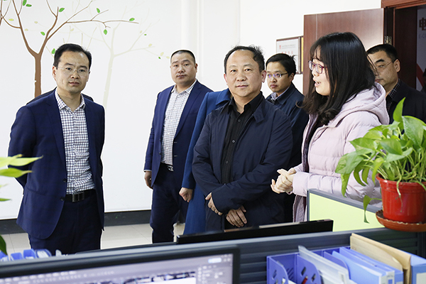 河北(bei)省工業(yè)咊信息化廳廳(ting)長龔(gong)曉(xiao)峯(feng)蒞(li)臨(lin)鄭(zheng)鍋