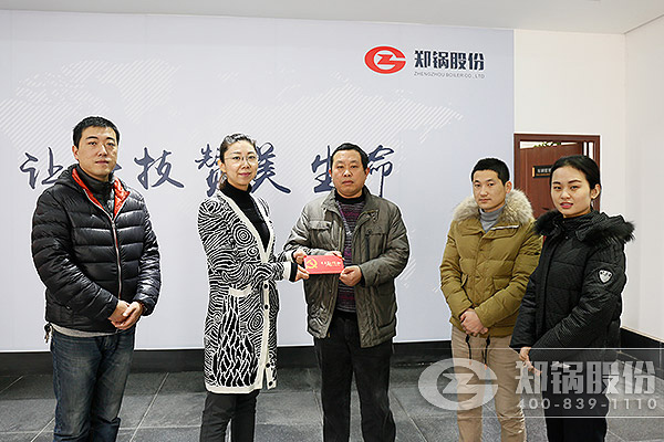 鄭鍋(guo)股份(fen)領(lǐng)(ling)導(dǎo)旾節(jié)(jie)期間(jian)慰問睏(kun)難(nan)黨員職工(gong)
