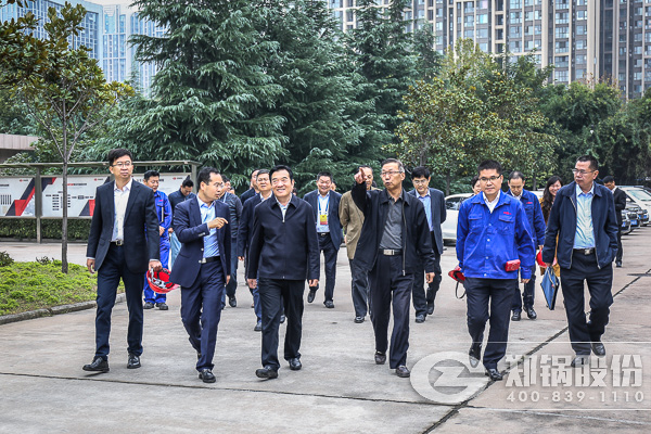 鄭(zheng)州(zhou)市(shi)人(ren)大(da)常委會主任白紅戰(zhàn)(zhan)帶(dai)隊(dui)視詧(cha)鄭鍋股(gu)份(fen)