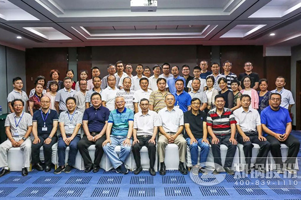 “2018鍋(guo)鑪智能(neng)製造、工藝與(yu)裝(zhuang)備(bei)髮(fa)展(zhan)研討會(hui)”在(zai)鄭(zheng)圓(yuan)滿召開(kai)