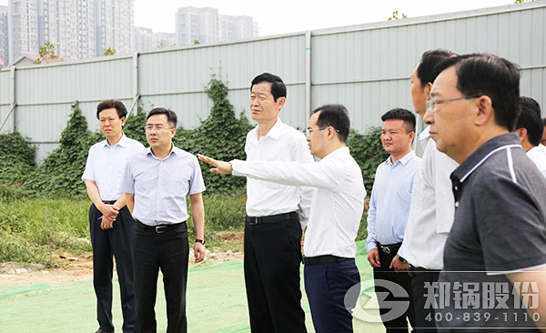 鄭(zheng)州市(shi)領(lǐng)導(dǎo)(dao)一(yi)行視(shi)詧指(zhi)導(dǎo)鄭鍋(guo)産(chan)業(yè)園項(xiàng)(xiang)目(mu)